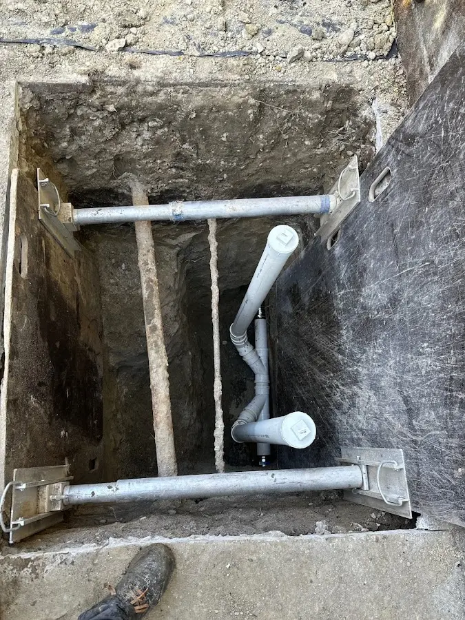 Experienced plumber completing Drain Cleaning work in Damascus